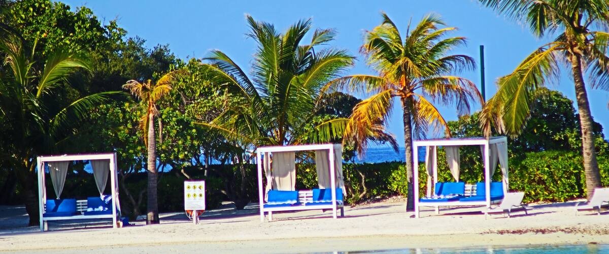 Sum loungers at the beach at the resort... absolute pleasure
#LifeAtExpedia
#Blue