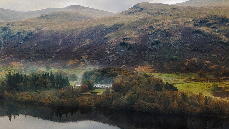 The Lake District in England is such an amazing g destination. Whether you're coming South from Scotland or North from England, this is the area to visit, stay and explore. The walks are numerous and wonderful. Make sure you've got sturdy walking gear, provisions and a sense of fun. This is a drone shot across to the wonderful Dales Head Hotel. Great accommodation and hospitality. #destination #nature #lakedistrict #drone #instone