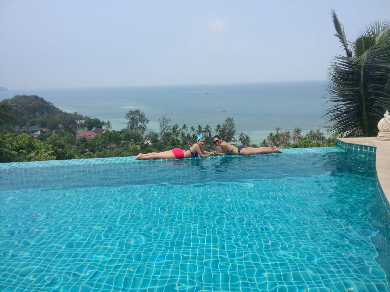 Enjoy infinity pool @Sunset Hill Resort