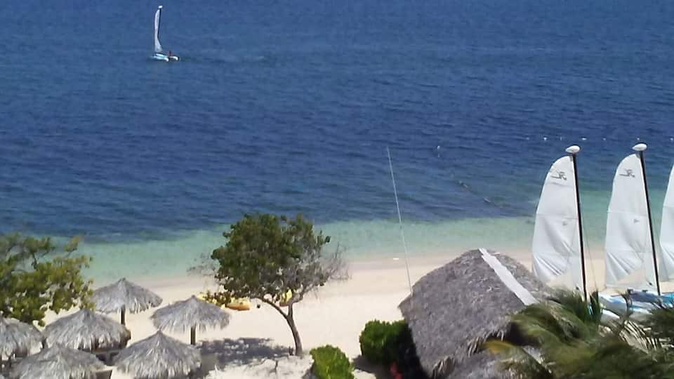 Unpolluted top of the line vacation spot and they know how to make you feel like a jet setter star. Beautiful well trimmed grounds, extra spacious rooms with whirl pool bathtubs you'll want to fill with champagne bubbles, and plenty of A+ restaurants on premise just yards away from the calm waters of the Gulf of Mexico. March 2019