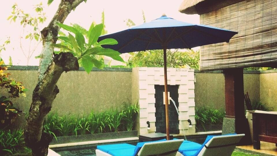 A spacious villa with private pool at a very nice location in Seminyak. Need a bit of upgrade in their housekeeping, though. Otherwise, good value for the money. Quite lucky also they upgraded us from a one-bedroom villa to a two-bedroom villa. Like a home in Bali 😍