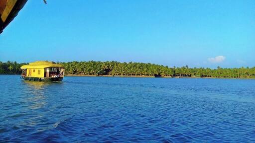 This is secluded place in North Kerala beside the Arabian sea. The place is calm with coconut groves surrounding the entire sea face. Awesome weekend getaway.
#WeekendGetaway