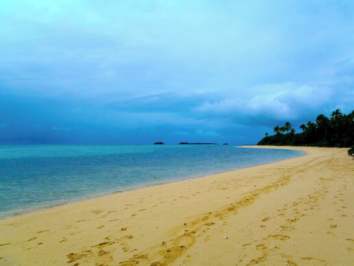 Such a beautiful island. It was like an emerald surrounded by a band of golden/white sand and placed in the middle of a turquoise sea. 