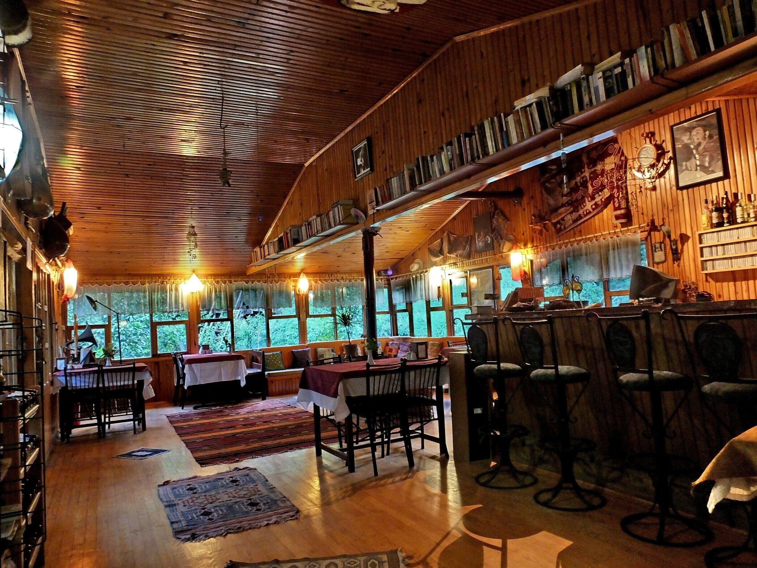 Kibala is a tiny hotel  providing a peaceful and sunny environment and high quality accomodation perfect for those wishing to rest and unwind from stress.  It is also a good location to discover the local historical and natural wonders like the mountain of Chimeira and the ancient city of Olympos and to explore the Lykian coast which is full of surprises for those looking for a culturally stimulating and active holiday.