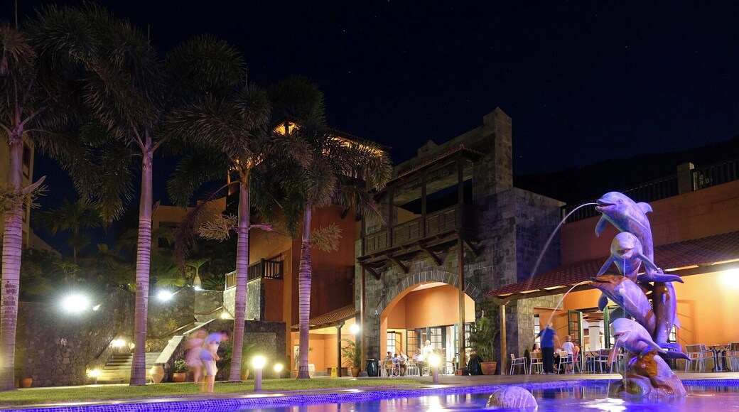 November 2015
Relaxing at the Teneguia Princess. A great week spent at this resort nested between the Banana groves on the edge of the island of La Palma.