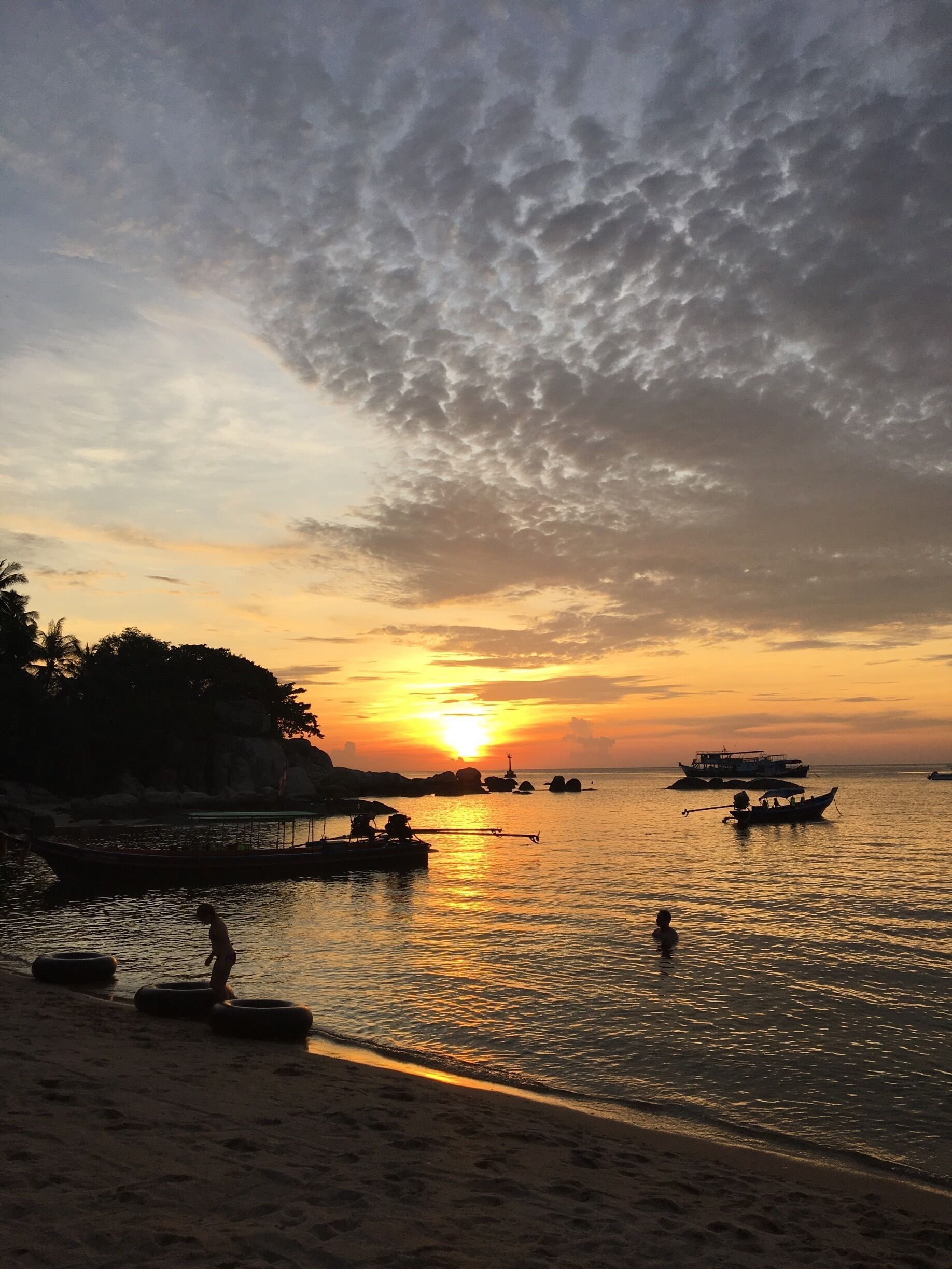 Koh Tao beach sunsets are beautiful 😍 #AquaTrove #beachtips