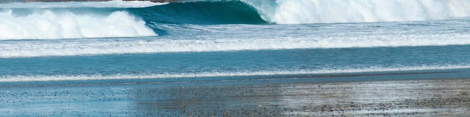 Beautiful surf beach with offshore winds.
#Blue #beachtips