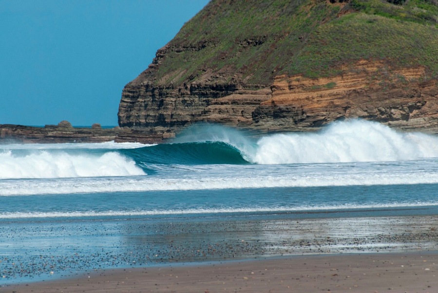 Beautiful surf beach with offshore winds.
#Blue #beachtips