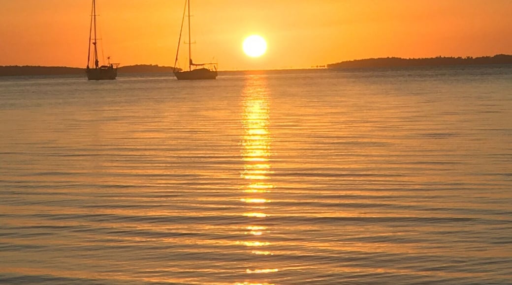 Sunset at Kingfisher Bay Pier
#Golden