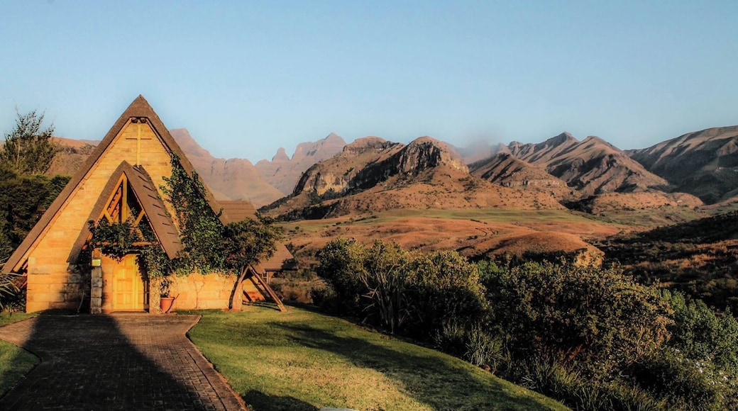 #bruisedpassports #sunrise #catherdralpeak #drakensburg #southafrica