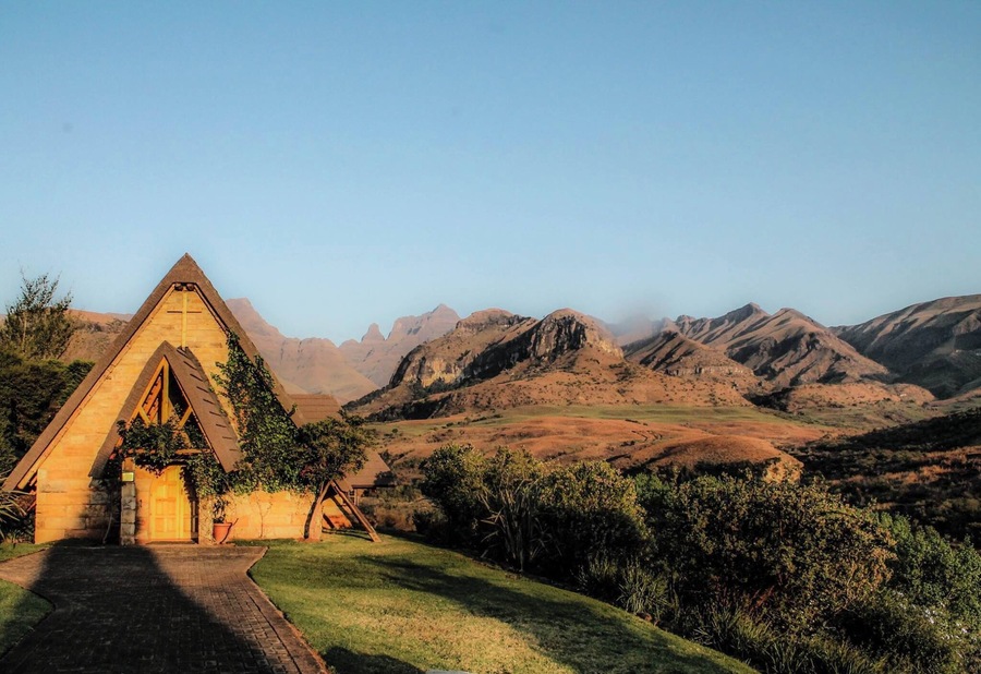 #bruisedpassports #sunrise #catherdralpeak #drakensburg #southafrica