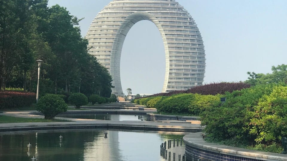 Amazing modern hotel in a budding Chinese town
#moonhotel #lifeatexpedia