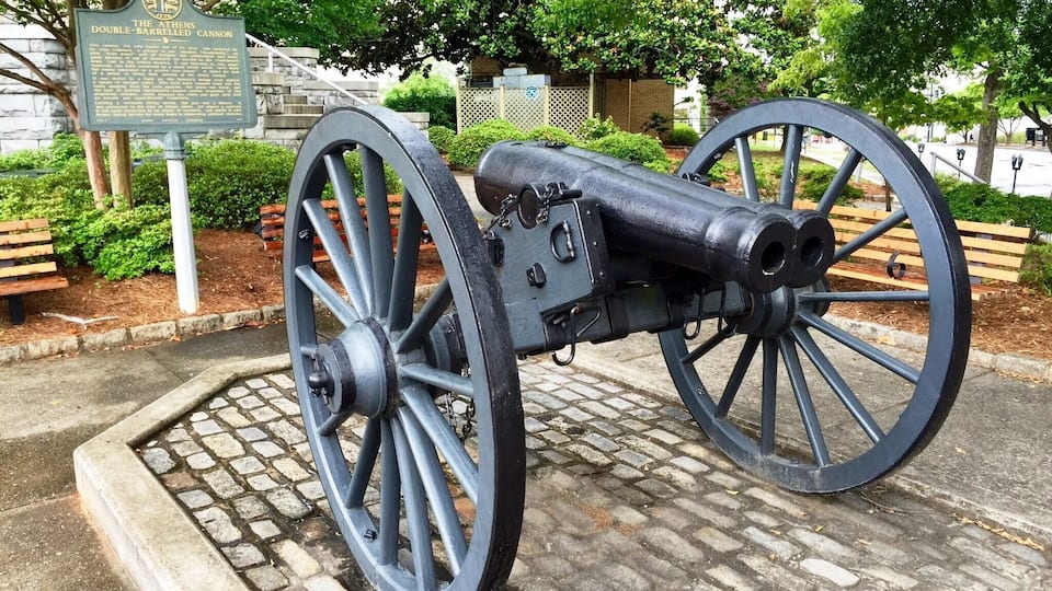 I'm sure it seemed like a good idea at the time, but it was short lived for obvious reasons. How can you fire both barrels at the same time?