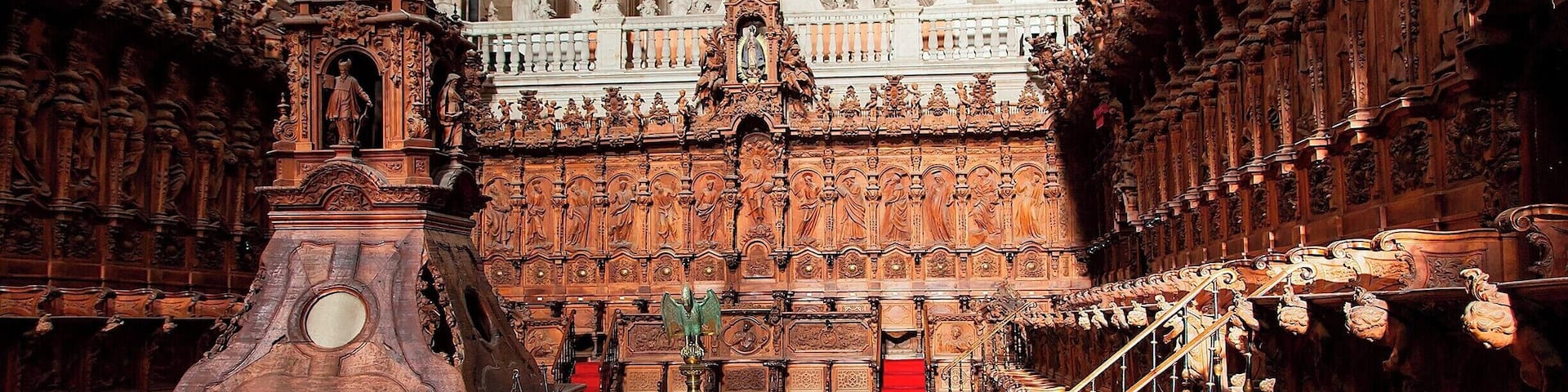The walnut-carved choir is the highlight of the cathedral. It was designed and built by Joaquin and Alberto de Churriguera, brothers of José Benito de Churriguera, the namesake of Spain's Churrigueresque style of Baroque architecture.