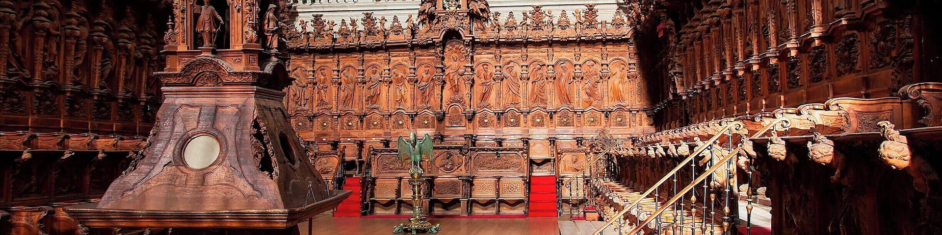 The walnut-carved choir is the highlight of the cathedral. It was designed and built by Joaquin and Alberto de Churriguera, brothers of José Benito de Churriguera, the namesake of Spain's Churrigueresque style of Baroque architecture.