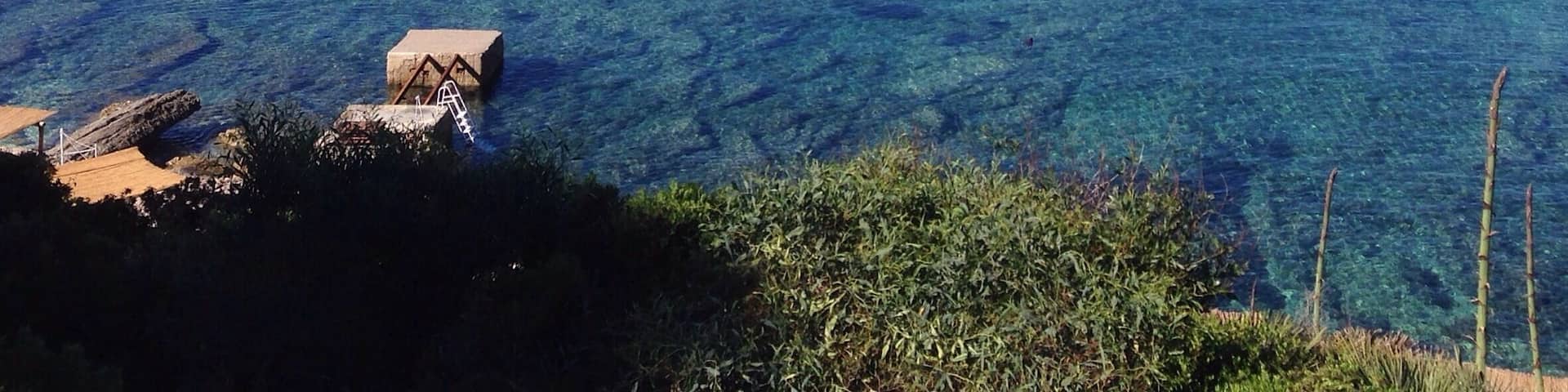 Just outside Alghero/Sardinia one can find this beautiful spot located at the Parco Naturale Porto Conte overlooking Baia delle Ninfe.