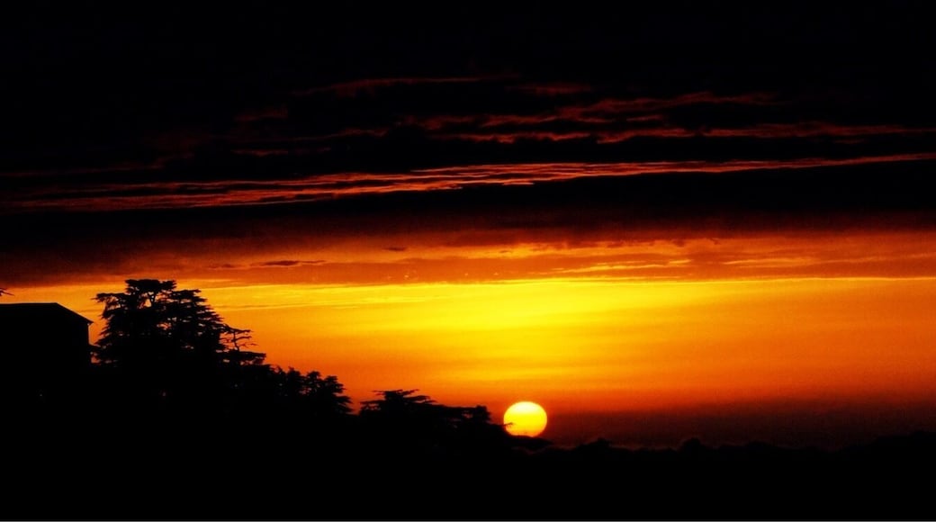 Sunset pic taken from Mall Road.
#GoldenHour