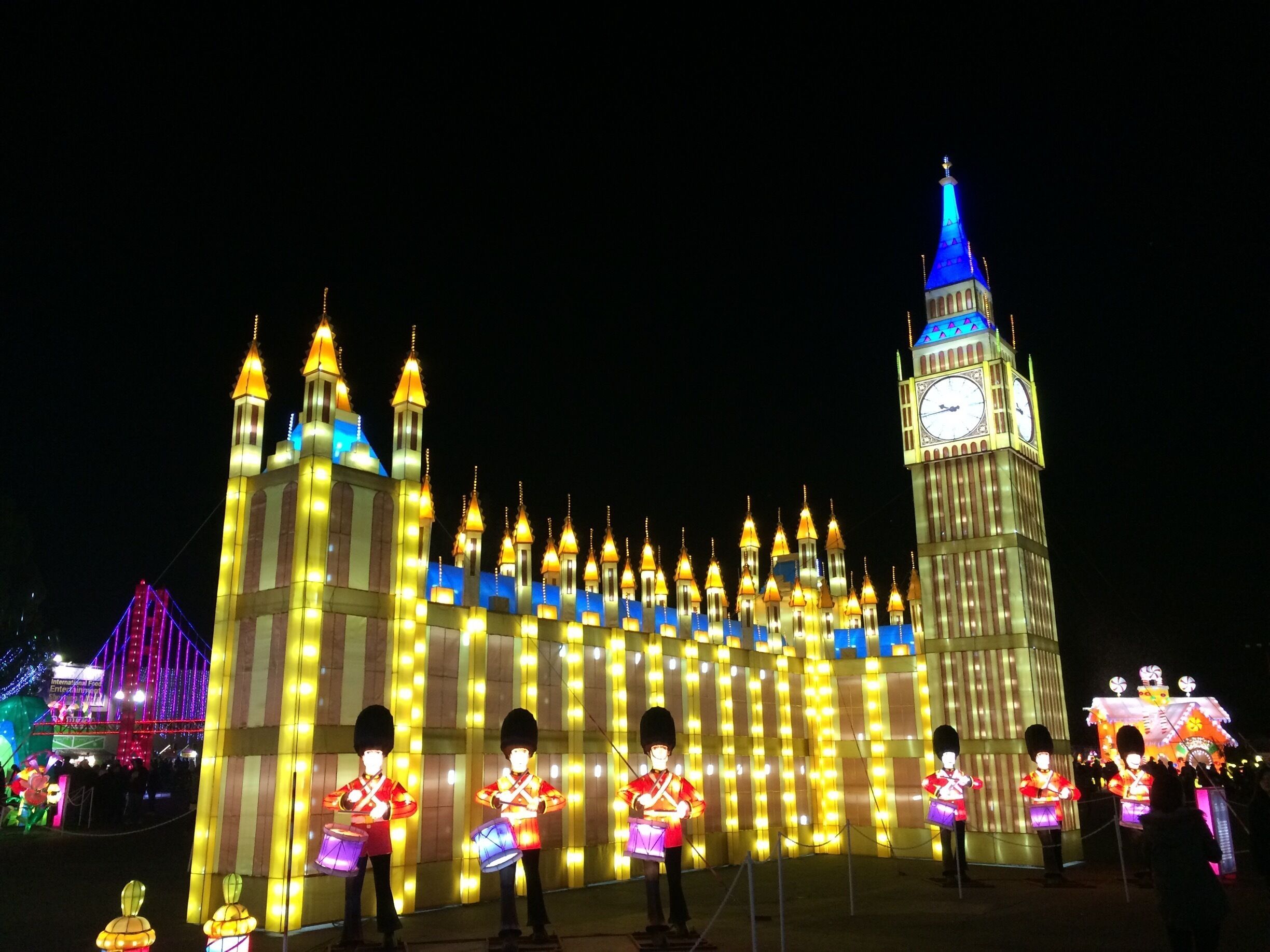 Global Winter Wonderland, 2nd year coming to Sacramento, thousands of lanterns light up the night to create an international scene from around the world🌍