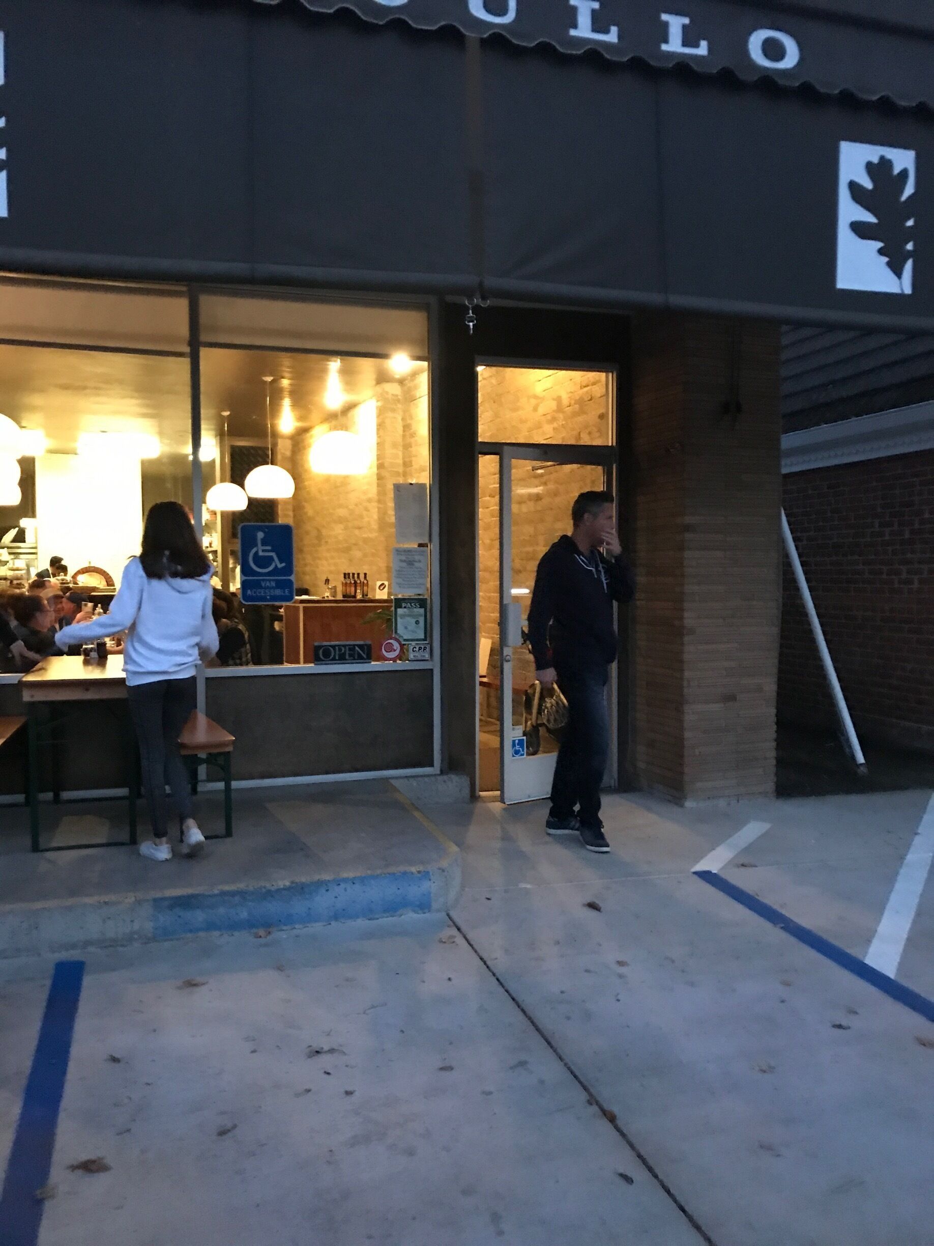 My brother drives 20 minutes from El Dorado Hills just for the pizza 