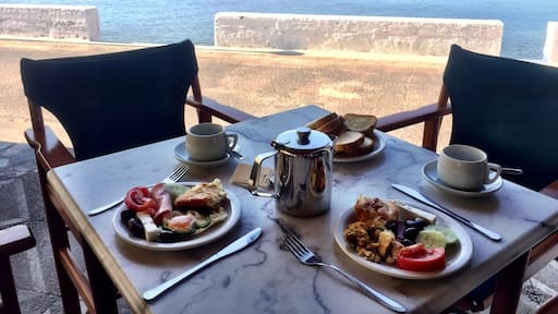 Delicious breakfast near the beach🇬🇷😍⛵️⚓️