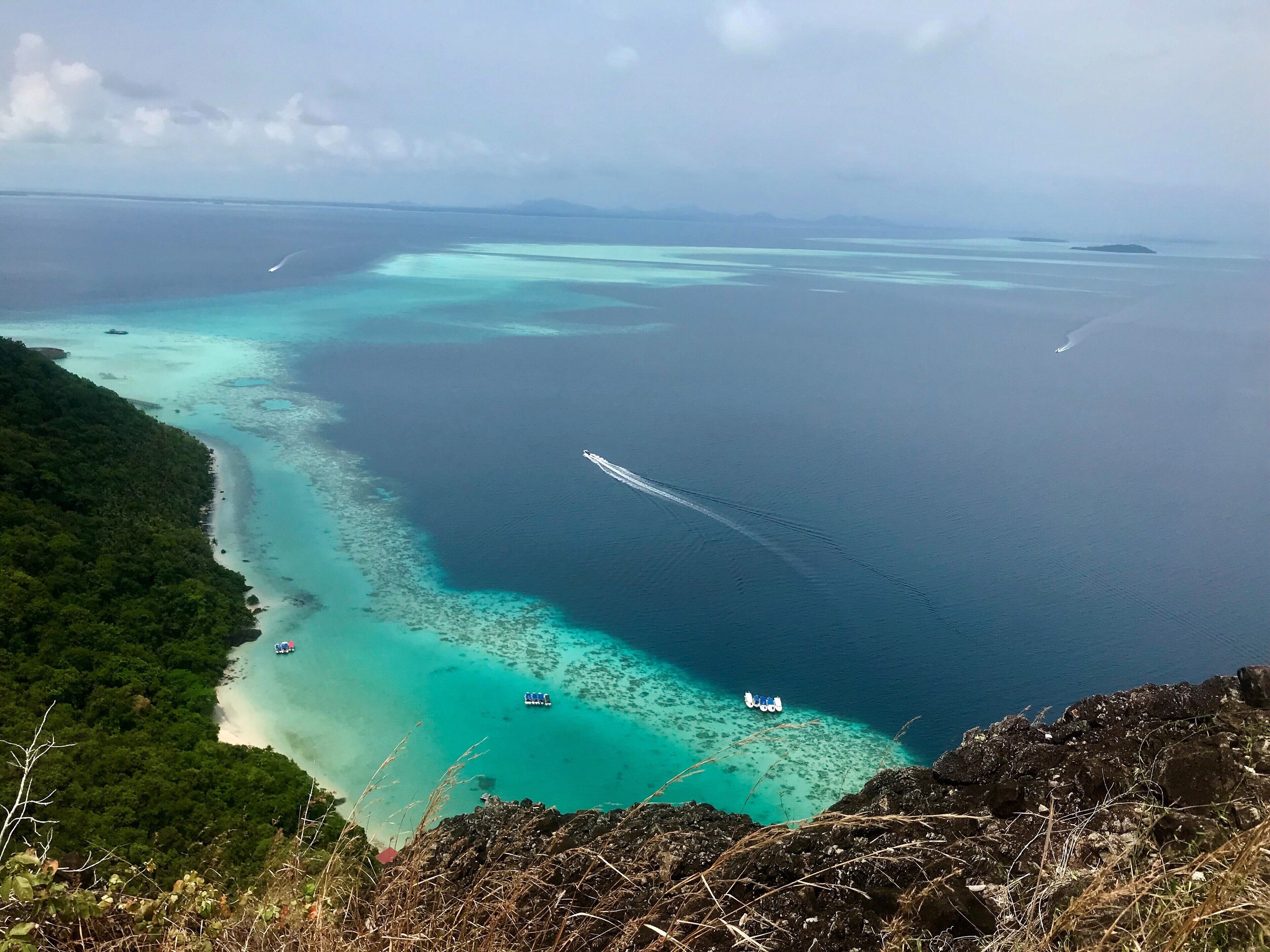 Another pic from the paradise! These colors of the water and the view !

#Trovember
#outdoors
#Borneo
#Malaysia
#travelgirl :)
#LifeAtExpedia