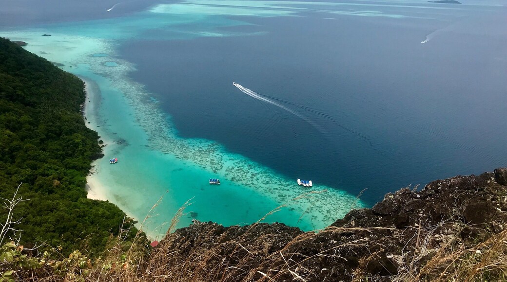 Another pic from the paradise! These colors of the water and the view !
#Trovember
#outdoors
#Borneo
#Malaysia
#travelgirl :)
#LifeAtExpedia