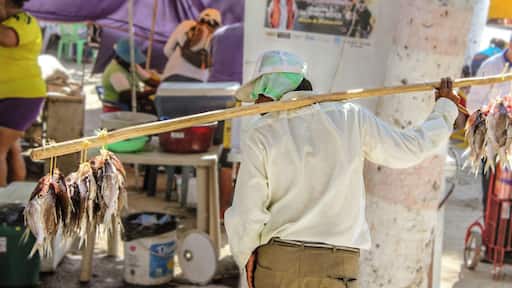 Selling fish to the tourists on the beach #Market
Great place to buy lunch or dinner after swimming and sunbathing