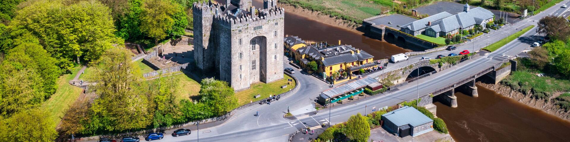 15th-century Bunratty castle in Co. Clare, Ireland