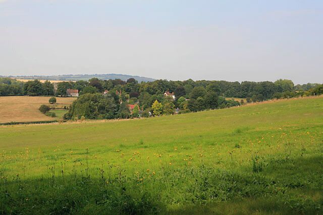 View of Soberton village from Chalk Hill. This is taken from the top of the road triangle at the southern end of Chalk Hill. St Peter's church can be seen at left. The white building is the White Lion pub (I think).