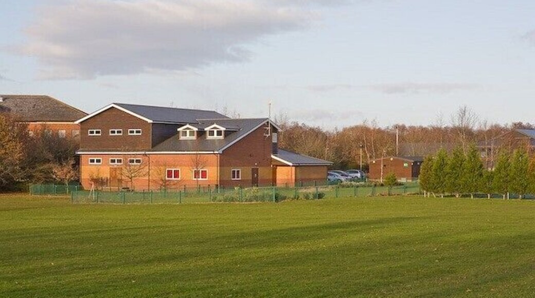 Baden Powell Lodge, Pavilion Road. HQ of the 13th Itchen North (St. John's) Scout Group, http://13itchennorth.com/general_information.htm . A fairly new looking building. See also 1057030.