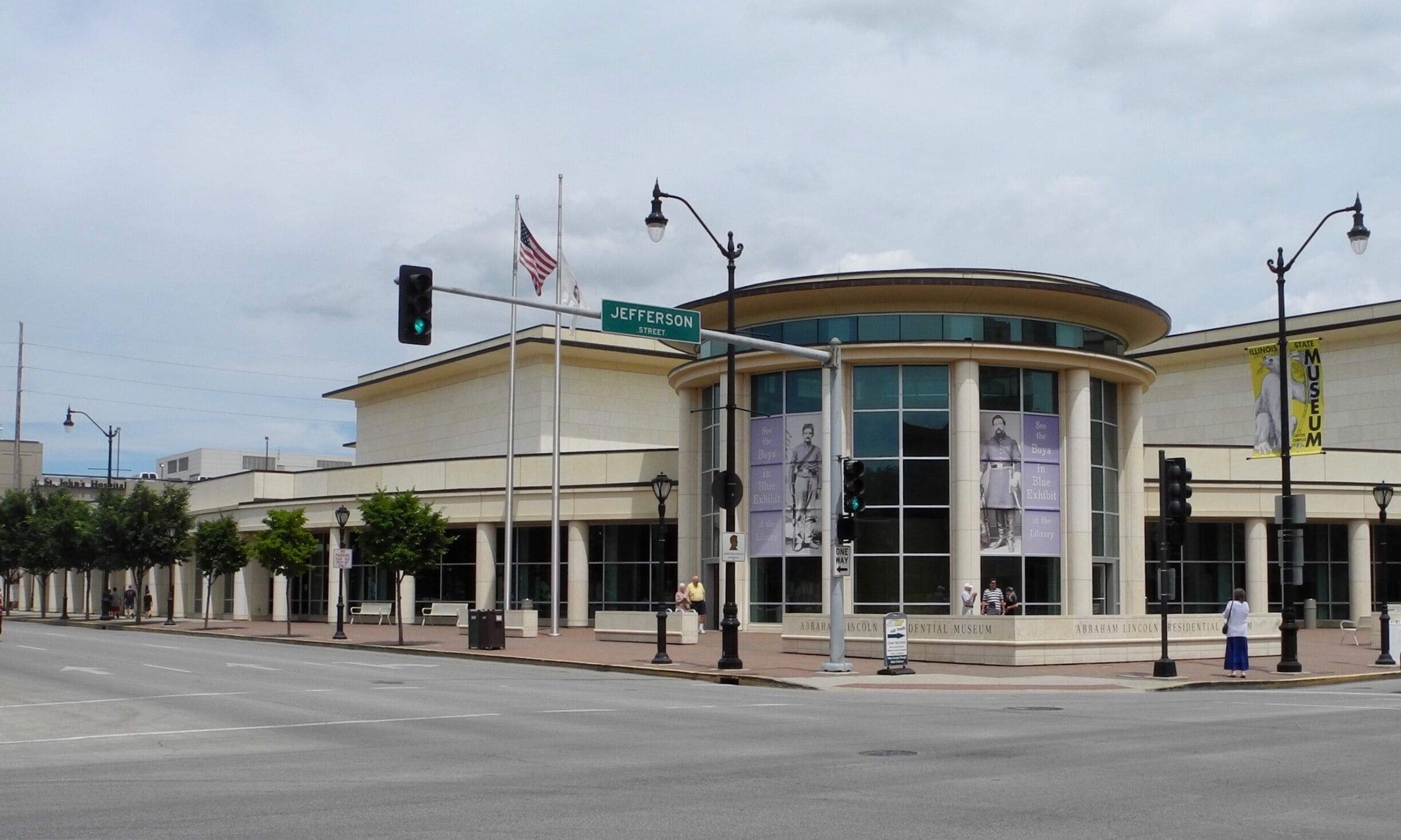 The Abraham Lincoln Presidential Library and Museum documents the life of the 16th U.S. President, Abraham Lincoln, and the course of the American Civil War. Combining traditional scholarship with 21st-century showmanship techniques, the museum ranks as one of the most visited presidential libraries.
#OnTheRoad