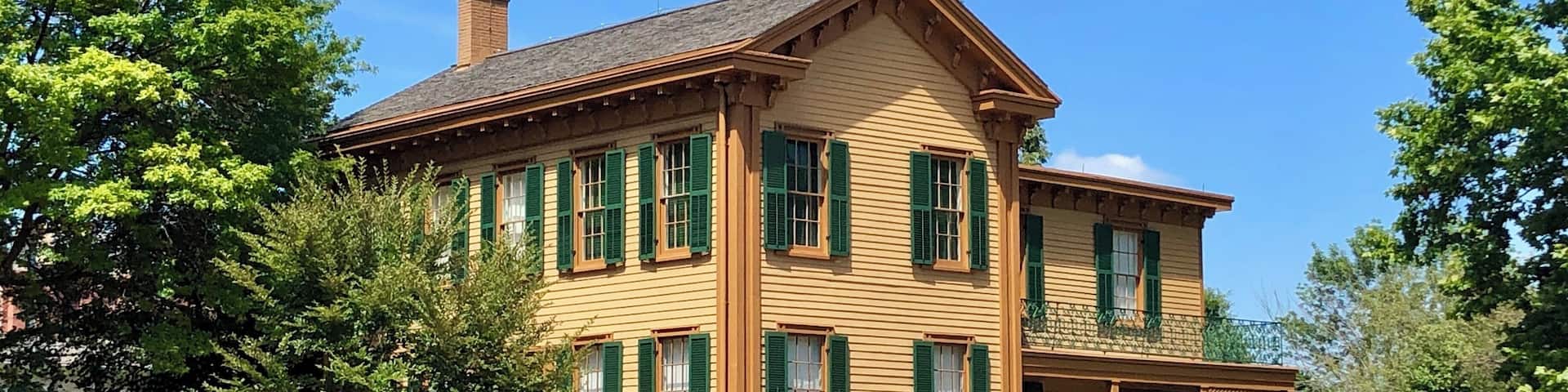 Mr Lincoln’s house. He would live here from 1844 until leaving for Washington DC in 1861. The house was purchased for 1,500 dollars from the local minister and the second story was added in 1853. According to the NPS this view is the most photographed according to historical archives!