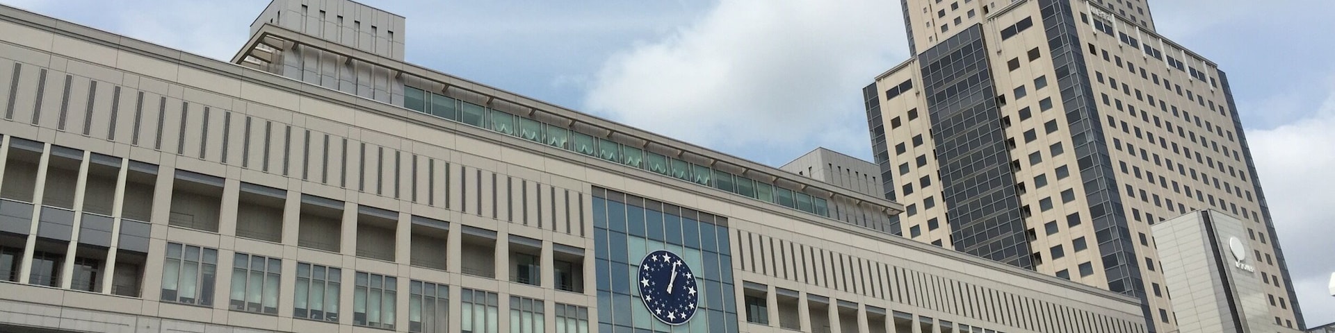 Cool station with all the necessary amenities around it. Hotels, restaurants, shopping and even a police station! 
Just spent the day shopping around here and got myself some wonderful stuff! Enjoy it v much!