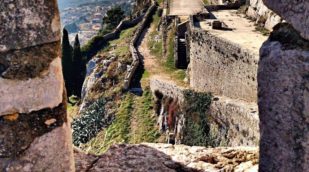 View from atop the Klis Fortess, home to the Meereen set of Game of Thrones! Just a 20 minute drive from outside of Split, I highly recommend this for all the GOT fans! And this view isn't bad either 😍 #architecture