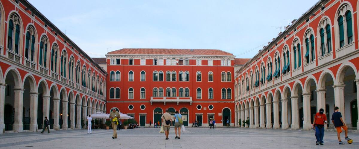 斯普利特 设有 城市, 遺跡建築 和 廣場
