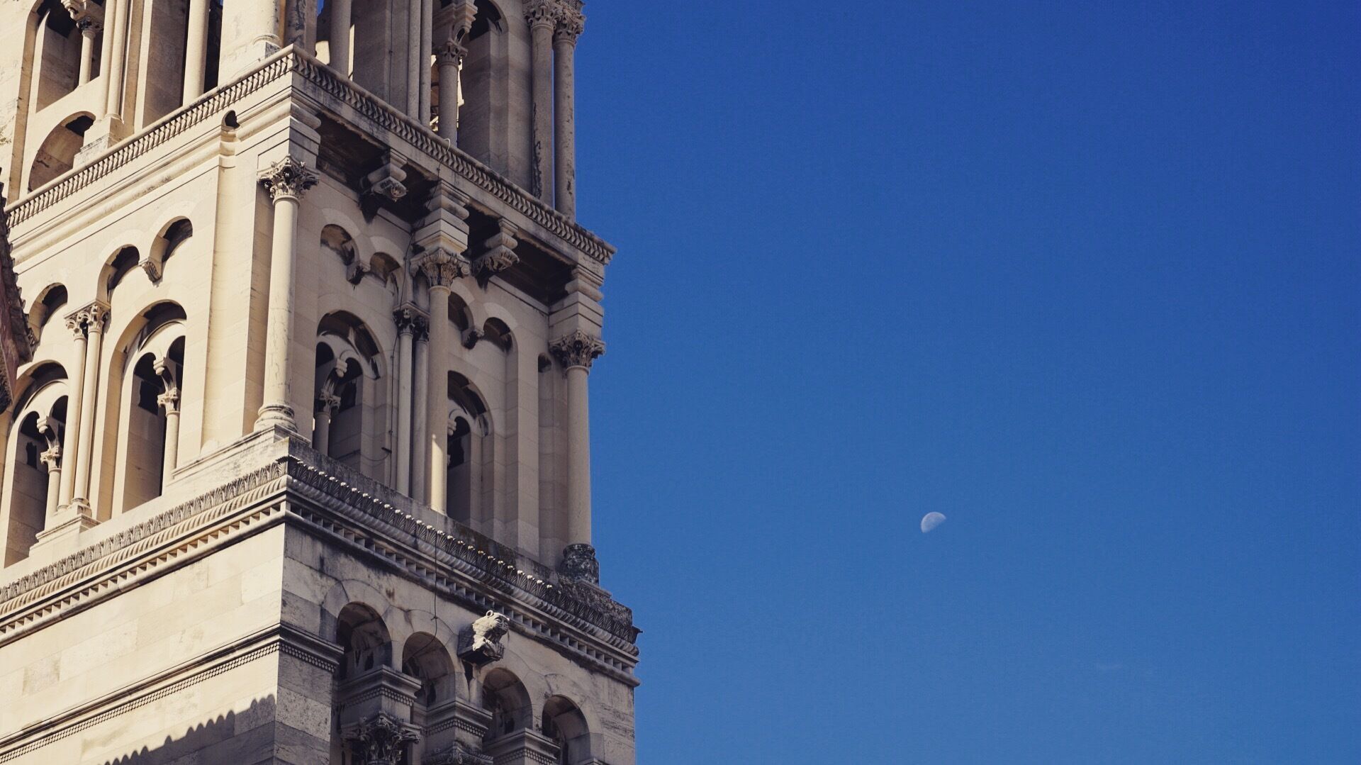 Diocletian's Place is the perfect blend of old world meets new. On the beautiful, white polished marble of the square you can have dinner or lunch while some of the oldest architecture in the world surrounds you.

On this day in particular the moon was on full display even at high noon. Made the already magical experience even more so.

#StunningStructures