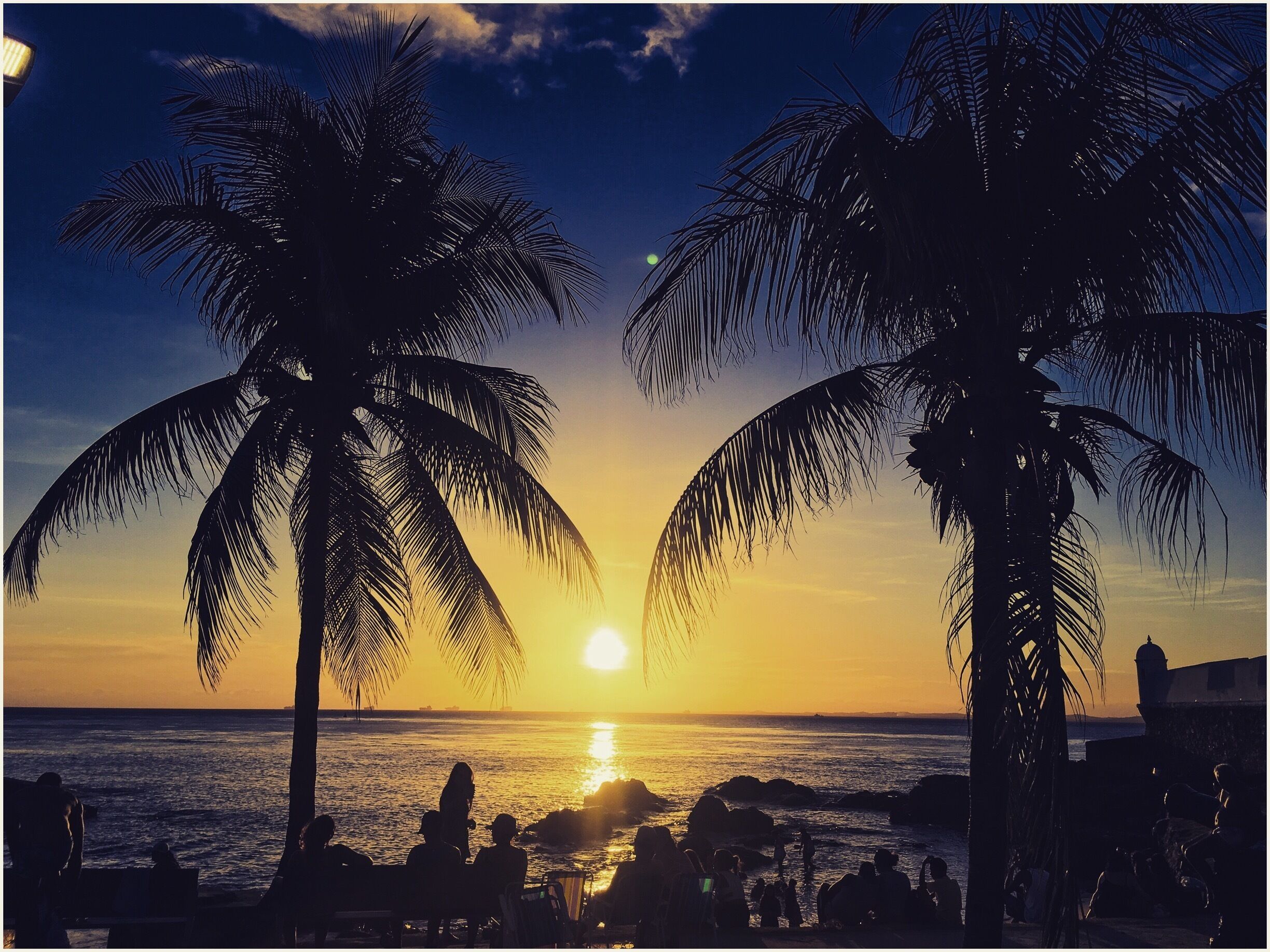 What an amazing sunset over the Atlantic Ocean in Salvador Bahia 🇧🇷🌴