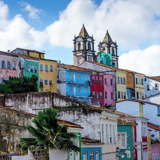 Salvador is famous for its historical center where all the houses are painted in different colors and there are lots of beautiful churches too! The area is listed as a UNESCOs World Heritage Site since 1985 😊👏#Pelourinho #Salvador #UNESCOsWorldHeritageSite #Colorful