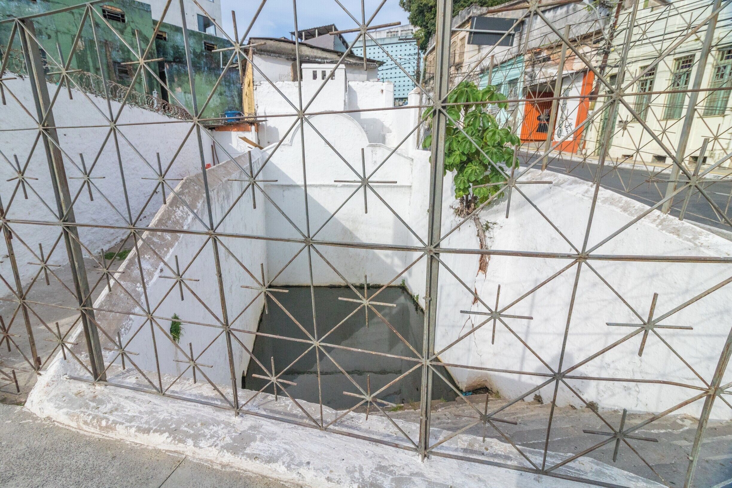 Fonte do Santo Antônio, at the intersection of Rua Vital Rêgo and Rua dos Perdões, Santo Antonio, Bahia, Brazil. Listed heritage site of the State of Bahia in 1984.
Fonte do Santo Antônio, na Rua Vital Rêgo and Rua dos Perdões, Santo Antonio, Bahia, Brasil. Tombado do Estado da Bahia, 10/05/1984.
#BVStrove