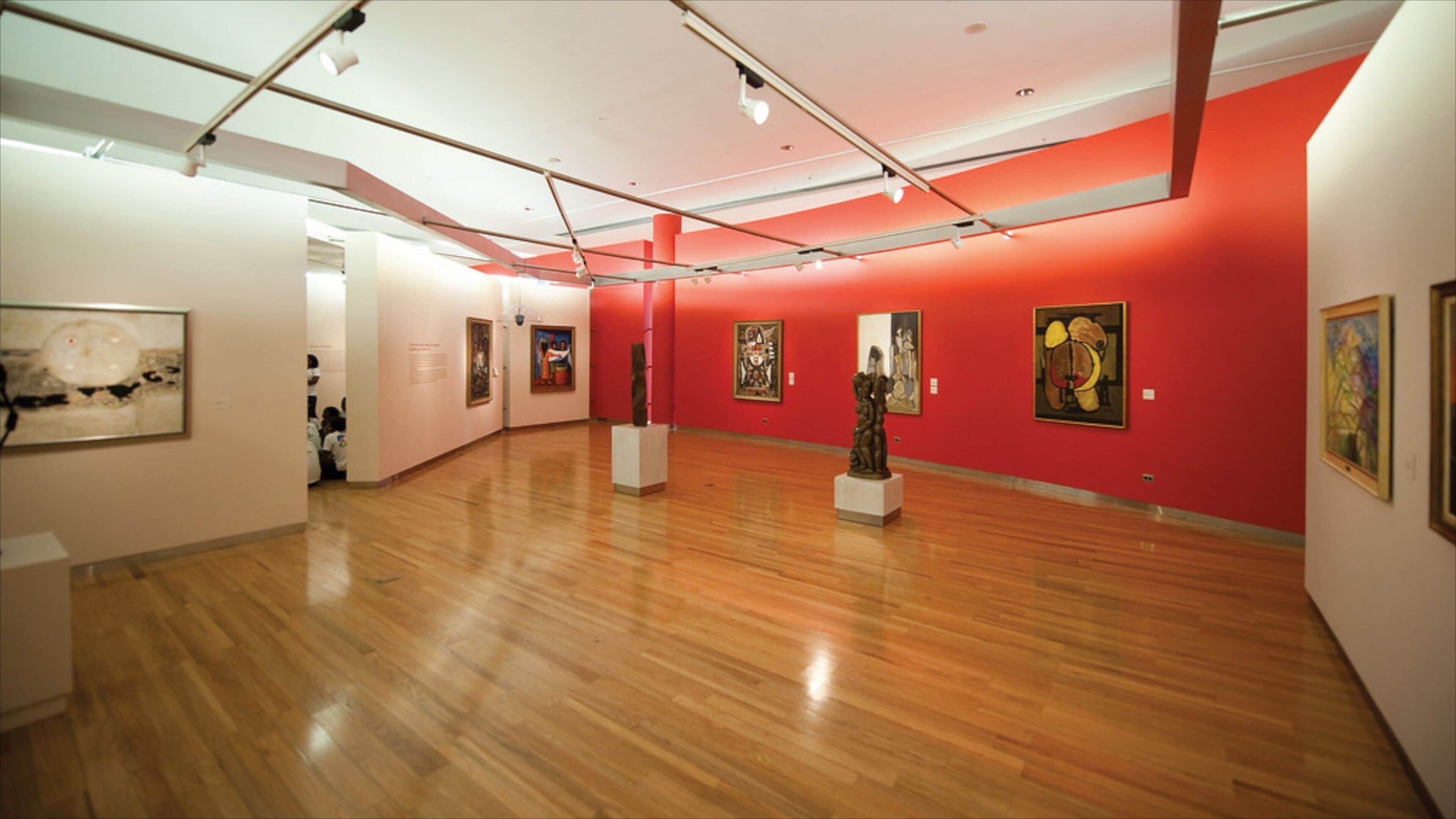 Santiago showing art