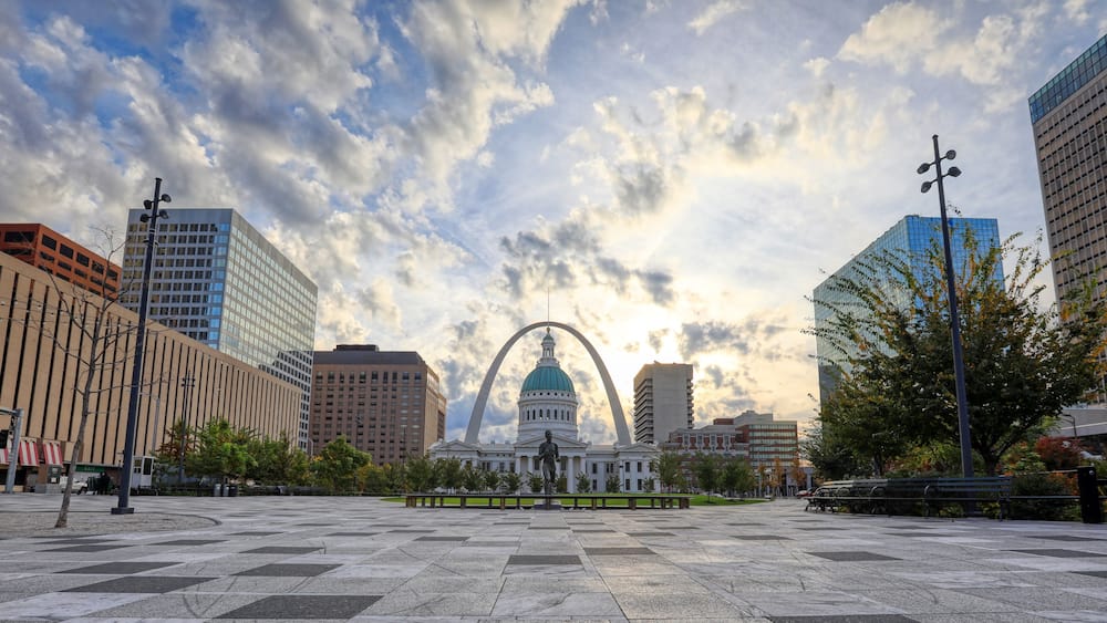 October 30, 2018 - St. Louis, Missouri - Kiener Plaza and the Gateway Arch in St. Louis, Missouri.