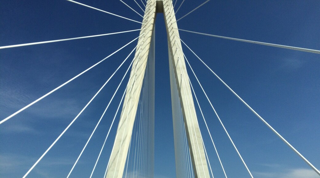 Bound NE across Mississippi River on US 70. St. Louis. October 2016.