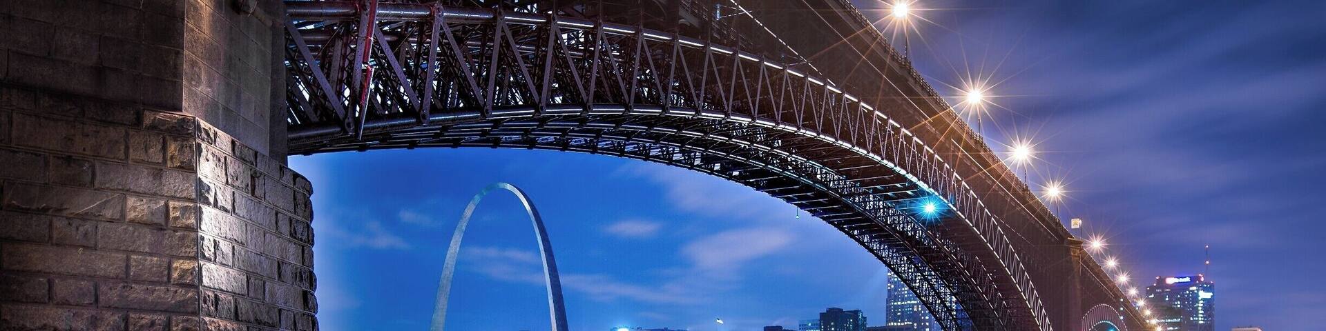 This is under Eads bridge looking at the arch and St Louis city but not the safest place to be at midnight as its basically in East St Louis.
#BvsCities