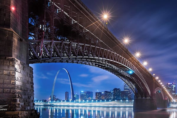 This is under Eads bridge looking at the arch and St Louis city but not the safest place to be at midnight as its basically in East St Louis.
#BvsCities