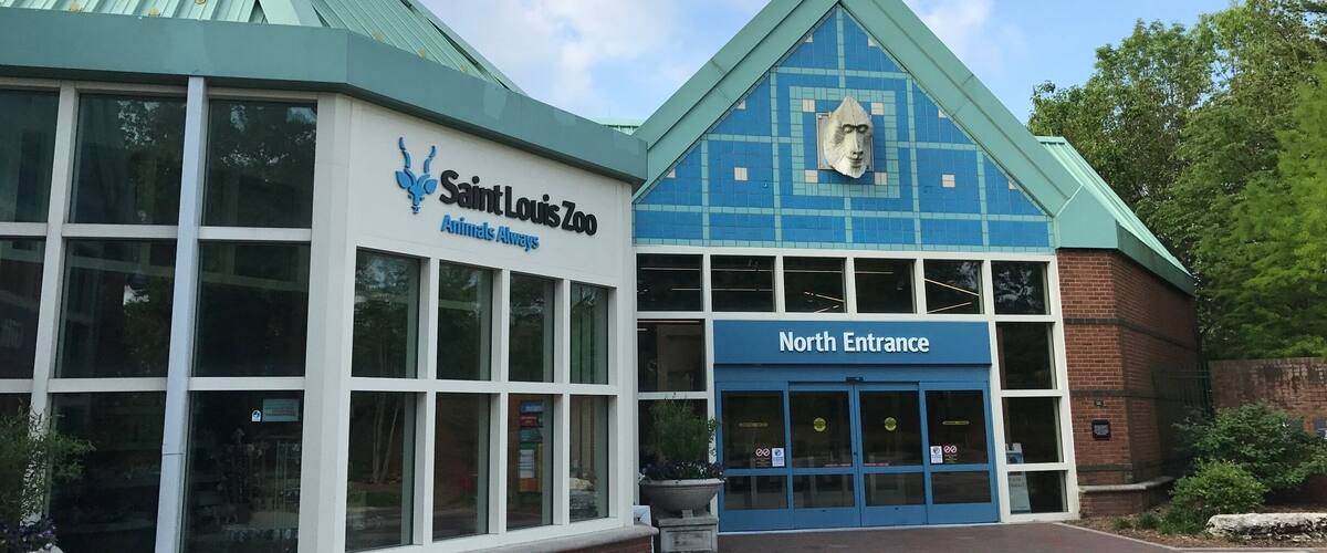 One of the entrances to the St Louis Zoo.