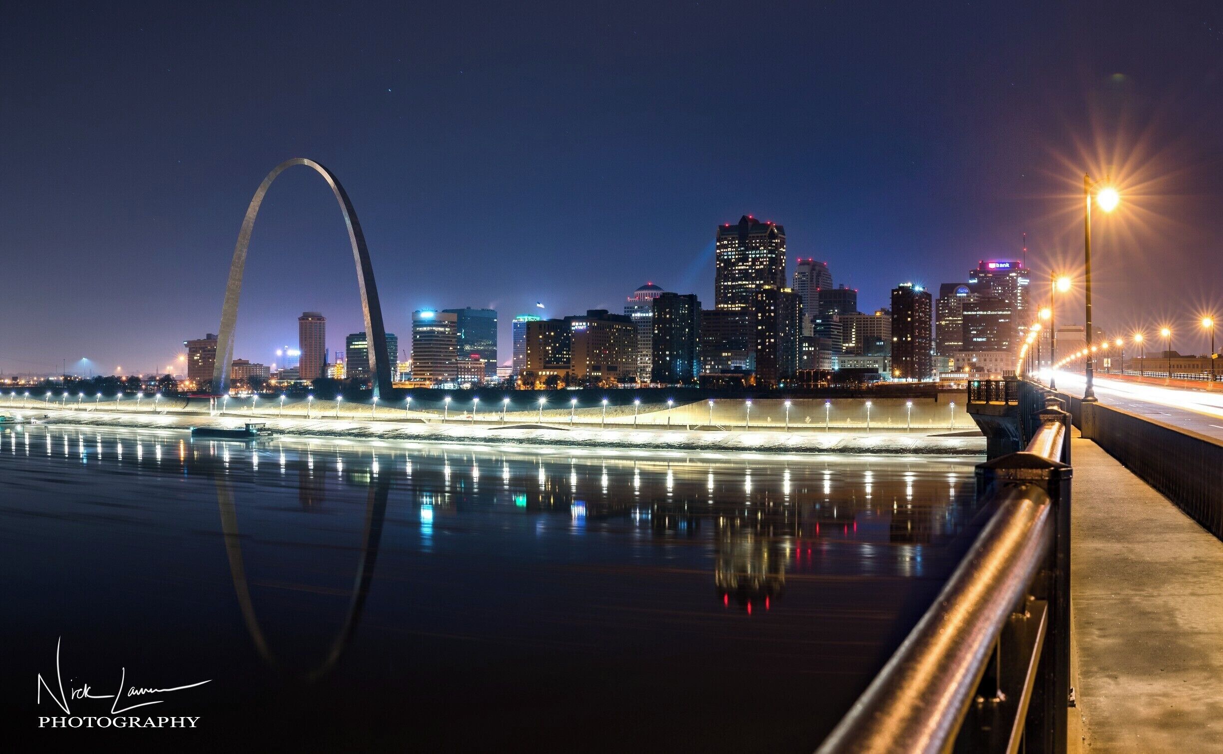 This shot was taken on top of Eads bridge looking at the arch and St louis City.
#BvsCities