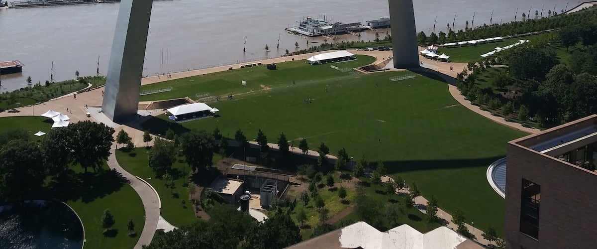 Amazing view of the St. Louis Arch from the Mansion House Apartments rooftop pool deck in downtown St. Louis last summer! #LifeAtExpedia