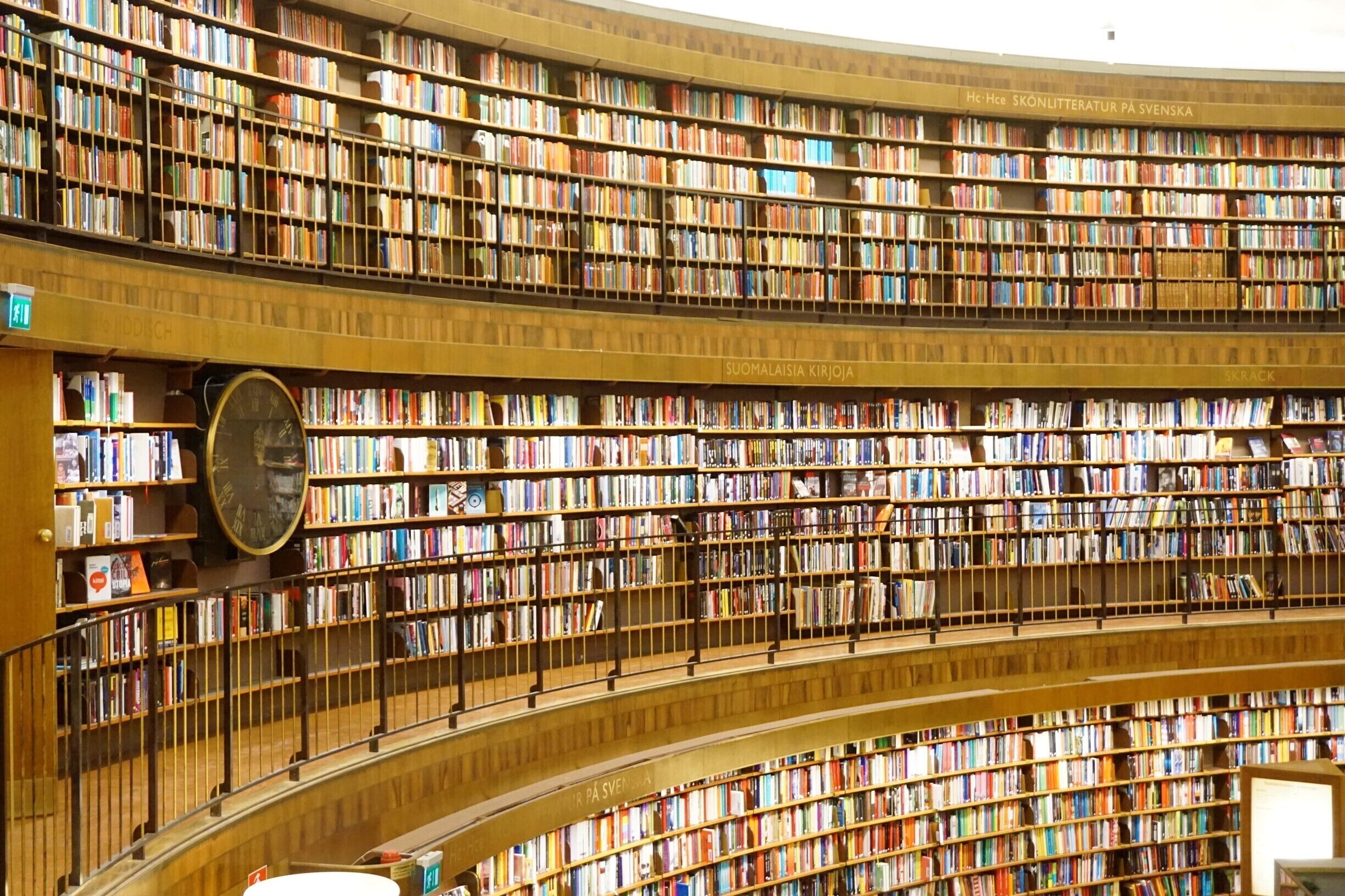 Stockholm stadsblioteket is a public library situated near Odenplan. It was built by architect Gunnar Asplund and is easily recognizable by its circular. Have a look inside if you're around! #library #books #stockholm #sweden #scandinavia