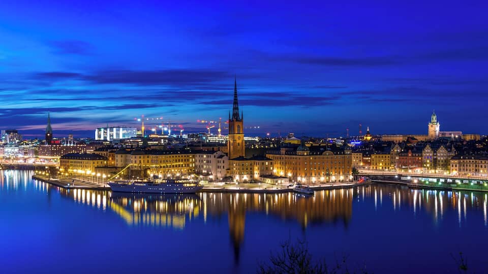 Monteliusvägen is a beautiful park near Sodermalm that offers incredible views of Stockholm's Gamla Stan! #BVSBlue