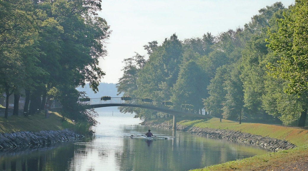 29 July 19:32
Djurgårdsbrunnskanalen (Swedish: "The Djurgården Well Canal") is a canal in central Stockholm, Sweden, separating the island Djurgården from the northern mainland (or more correctly Southern and Northern Djurgården).
The decision to build the canal was made by King Charles XIV in 1825. The canal was completed in 1834. It was built to make it easier for smaller ships with supplies to reach the center of Stockholm, but also for aesthetic reasons because Djurgården is a royal park.
- Wikipedia